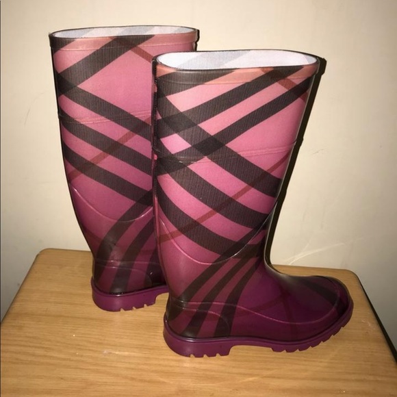 Burberry Ombre Raspberry Rain Boots/Booties - Picture 4 of 6